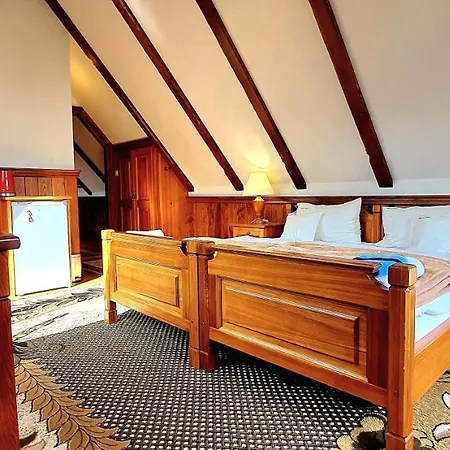 Pod Lipami Гостевой дом 3*