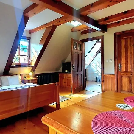 Pod Lipami Guest house